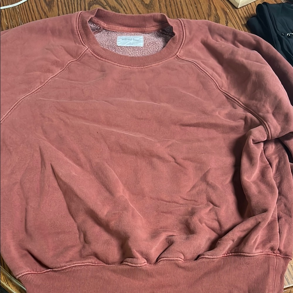 Wilfred Brown Crewneck Soft Casual Design